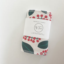 Load image into Gallery viewer, Winter Berry Paperless Towel Set