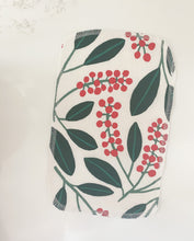 Load image into Gallery viewer, Winter Berry Paperless Towel Set
