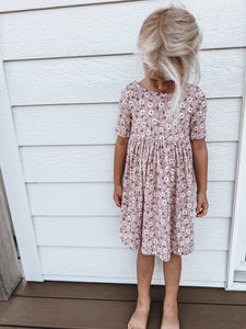 Addie Short-Sleeved Dress: Mauve Daisies