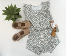 Load image into Gallery viewer, Tiny Daisies Flutter Tee + Shorties (2T)

